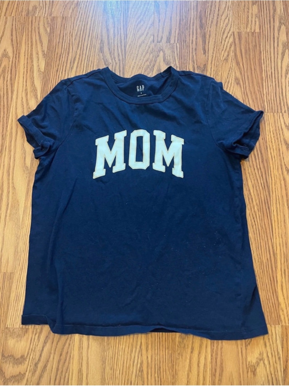 Ladies GAP size small “mom” tshirt